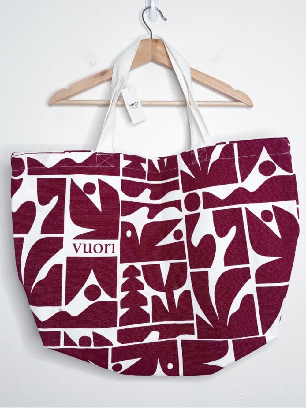 Vuori Holiday 2025 Tote Strawberry Red White NWT